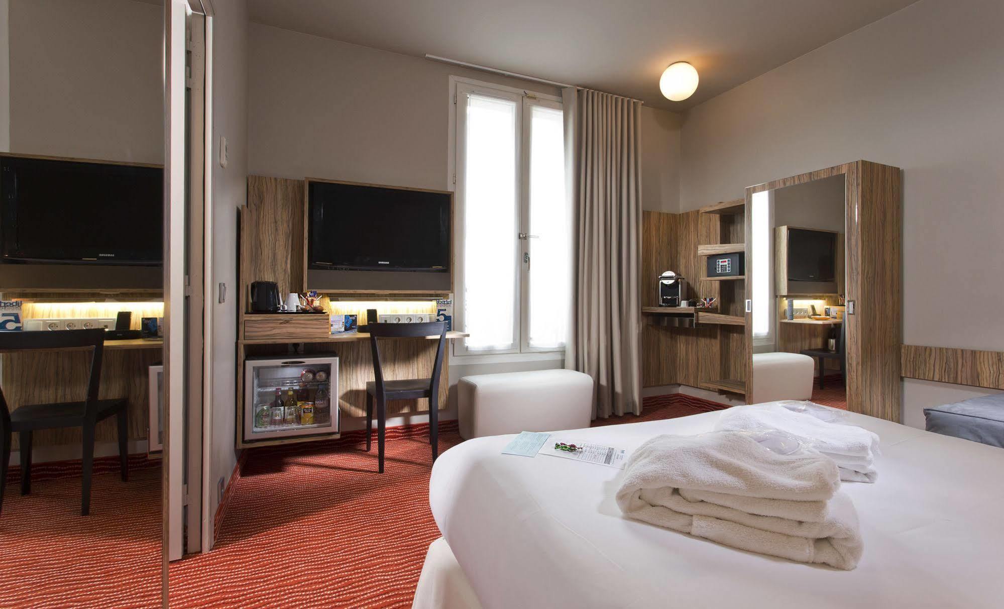 ホテル リベルタル ガル ドゥ レスト フランセ パリ エクステリア 写真